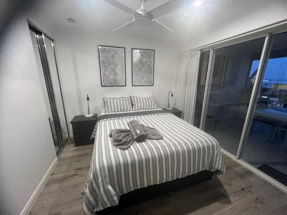 Ocean View - Alexandra Headlands Beachfront Unit Exterior foto