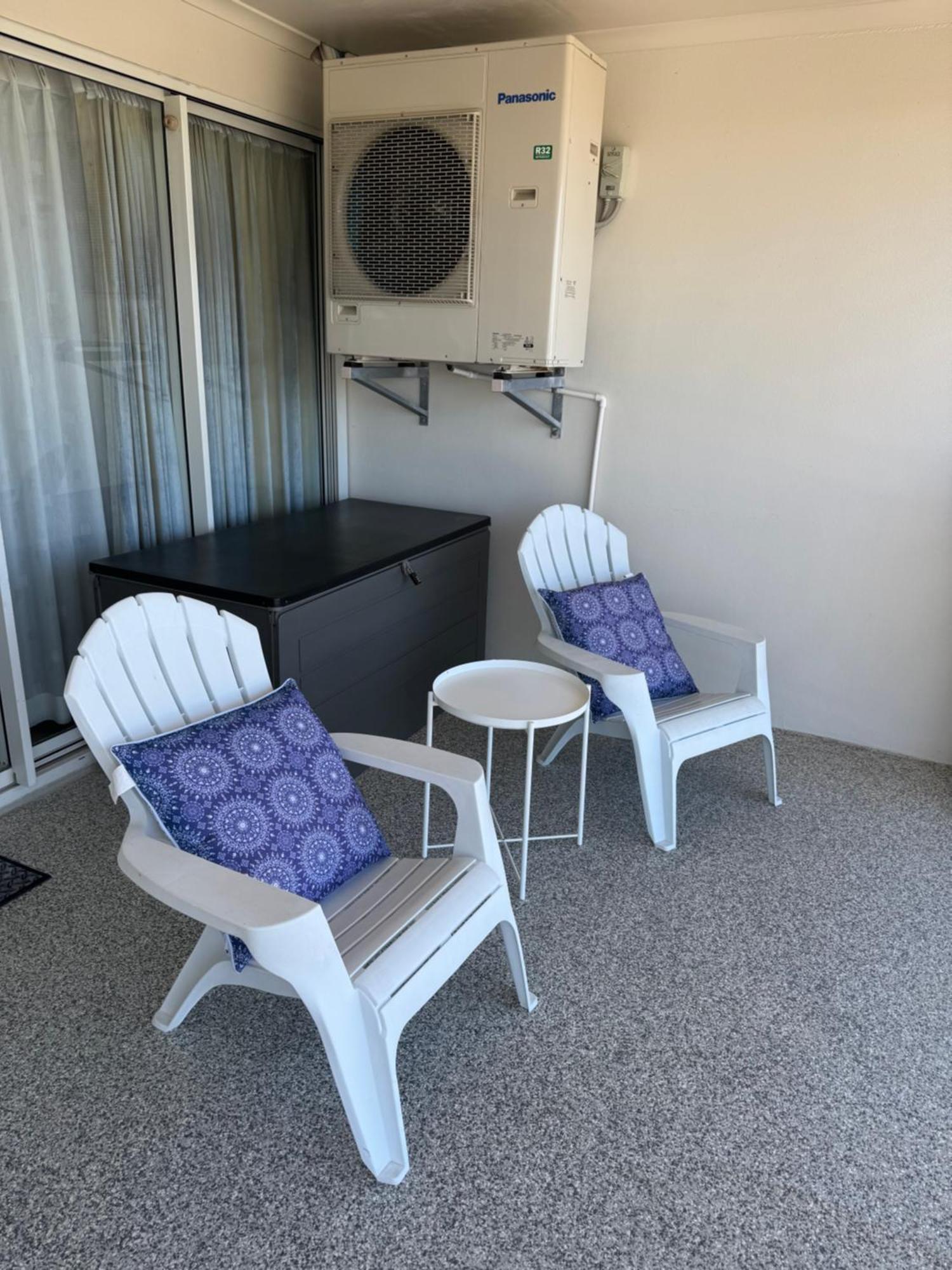 Ocean View - Alexandra Headlands Beachfront Unit Exterior foto